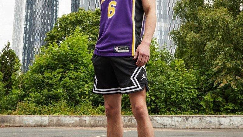 铝合金门窗封阳台，如何精准估算成本？**