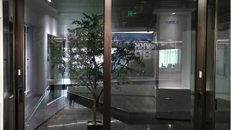 高层玻璃幕墙安装，安全防线应该设在哪儿